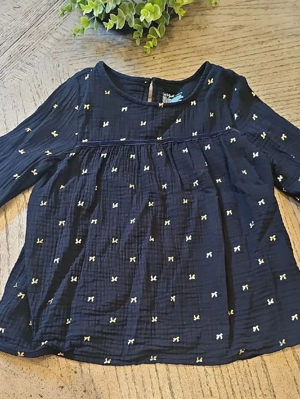 Cat & Jack Black Long-Sleeve Top with Gold Bow Accents Size L 10/12